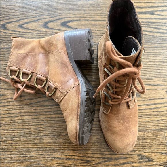 Sorel Cate Brown Lace-Up Ankle Boots - Picture 2 of 2